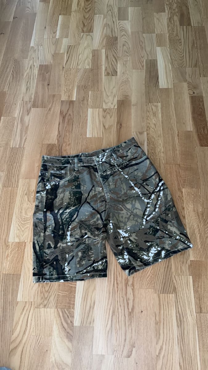 Pantalons: Shorts – Neuf (Voir description) à Pieterlen par sam_58jm