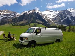 Bereit für dein Vanlife Abenteuer? Ausgebauter Van Dodge Ram