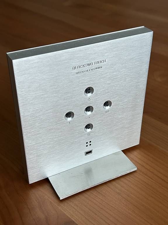 Qlocktwo Uhren: QLOCKTWO Touch – Gebraucht aus Forch von Schmaegifaetz 1