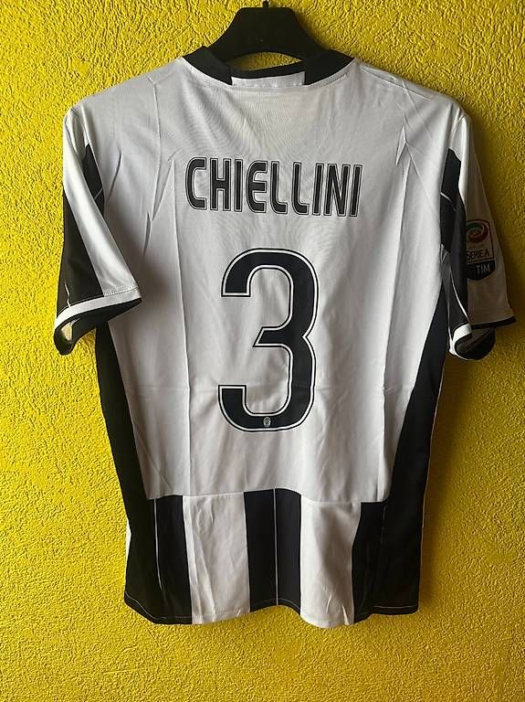 Canottiere & Pantaloni: Chiellini Juventus Retro-Trikots Serie A 2017 – Usato da Büren an der Aare venduto da dan_2b8n 1