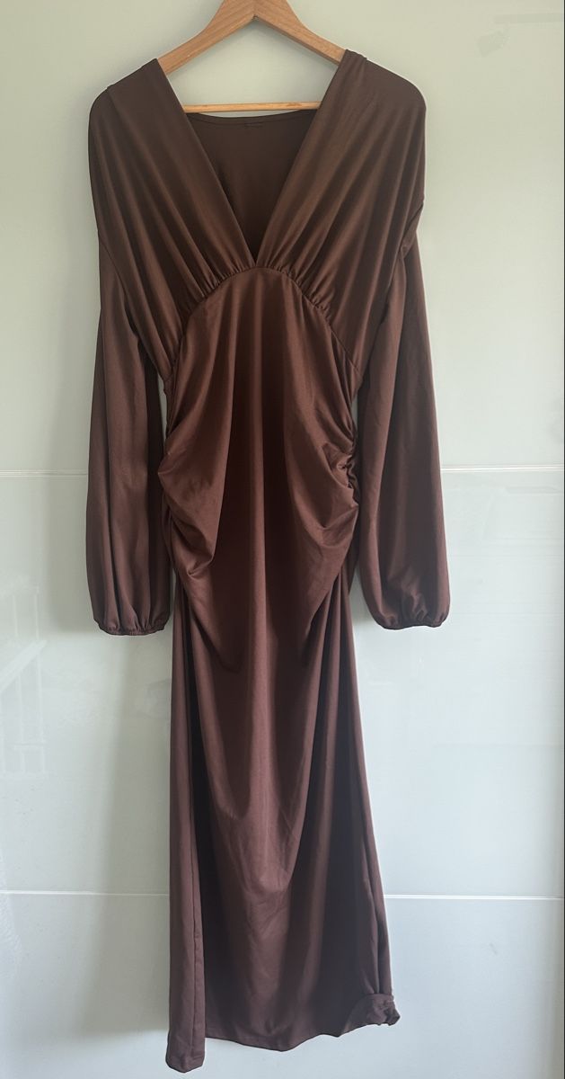 Vestiti: Dunkelbraunes Kleid, Gr. L, V-Ausschnitt – Nuovo (secondo la descrizione) da Schwarzhäusern venduto da alenaner