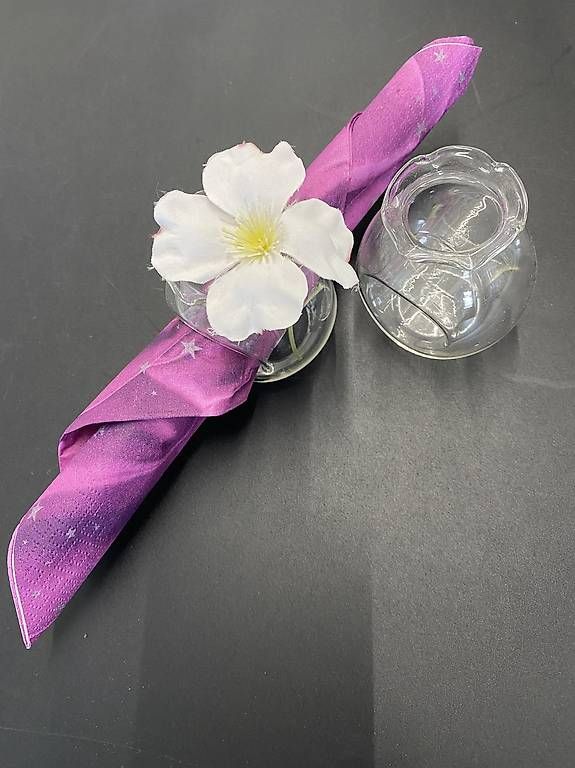 Servietten: Servietten-Blumenvasen aus Glas, 6er Set – Gebraucht aus Kaisten von AMSImara