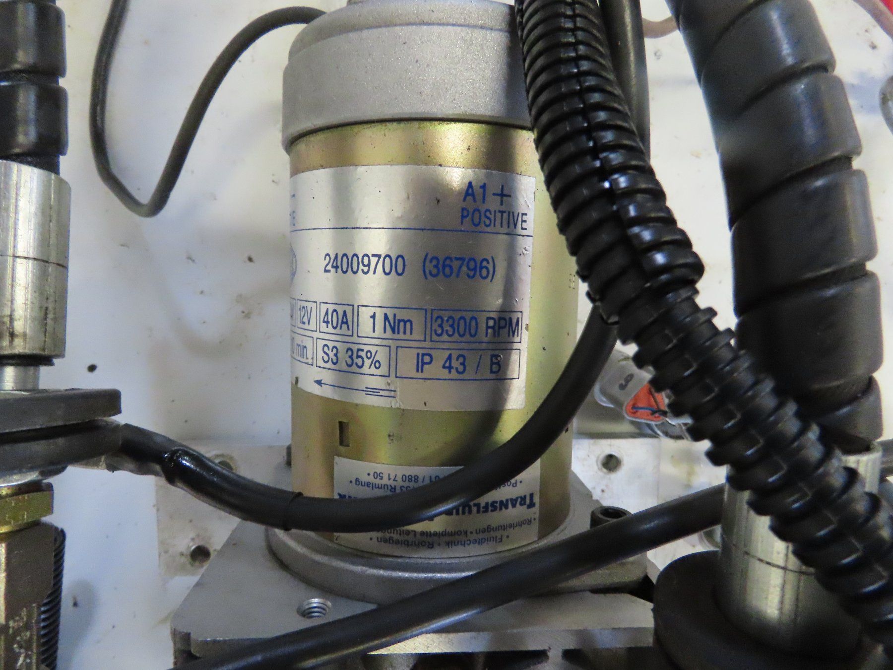 Altri prodotti elettronici: Hydraulikmotor mit Hubzylinder – Usato da Alpnach-Dorf venduto da Hess-Automobile 4