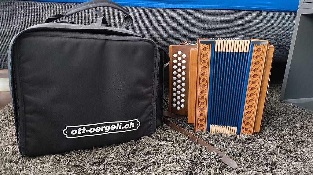 Strumenti musicali: Schwyzerörgeli Ott-Örgeli Flurina 2  – Usato da Nebikon venduto da amg33 3