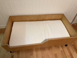 Massives Kinderbett Eigenbau 70×140 cm mit Matratze