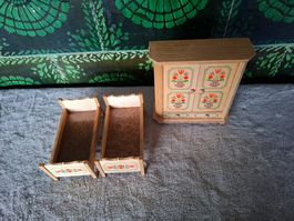 Niedliches Puppenhaus-Mobiliar aus Holz, 4-teilig, Dora Kuhn
