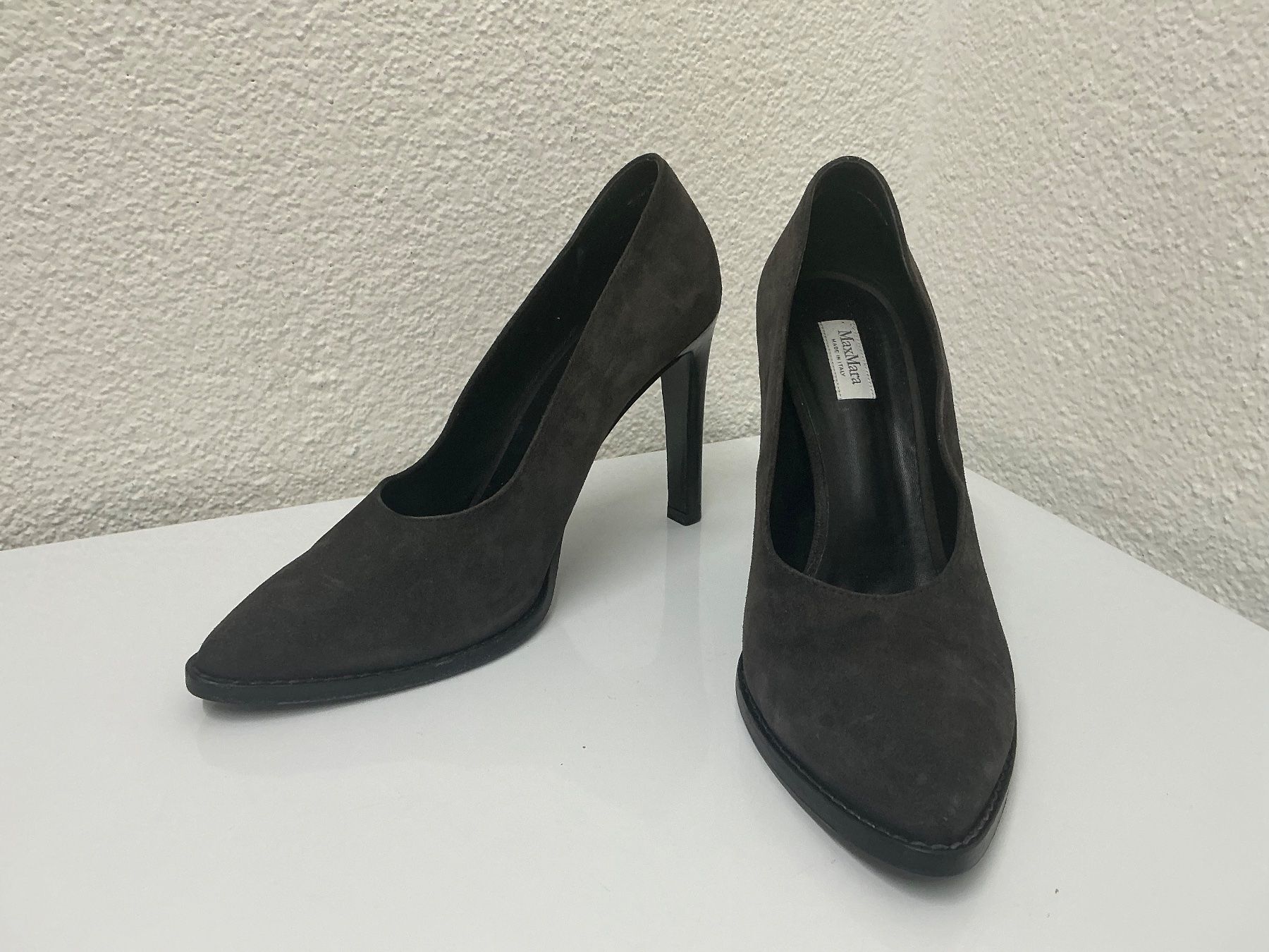Max Mara Chaussures femmes: Max Mara elegante Wildleder Pumps Gr.39.5 – D'occasion à Siebnen par mac_8tmv
