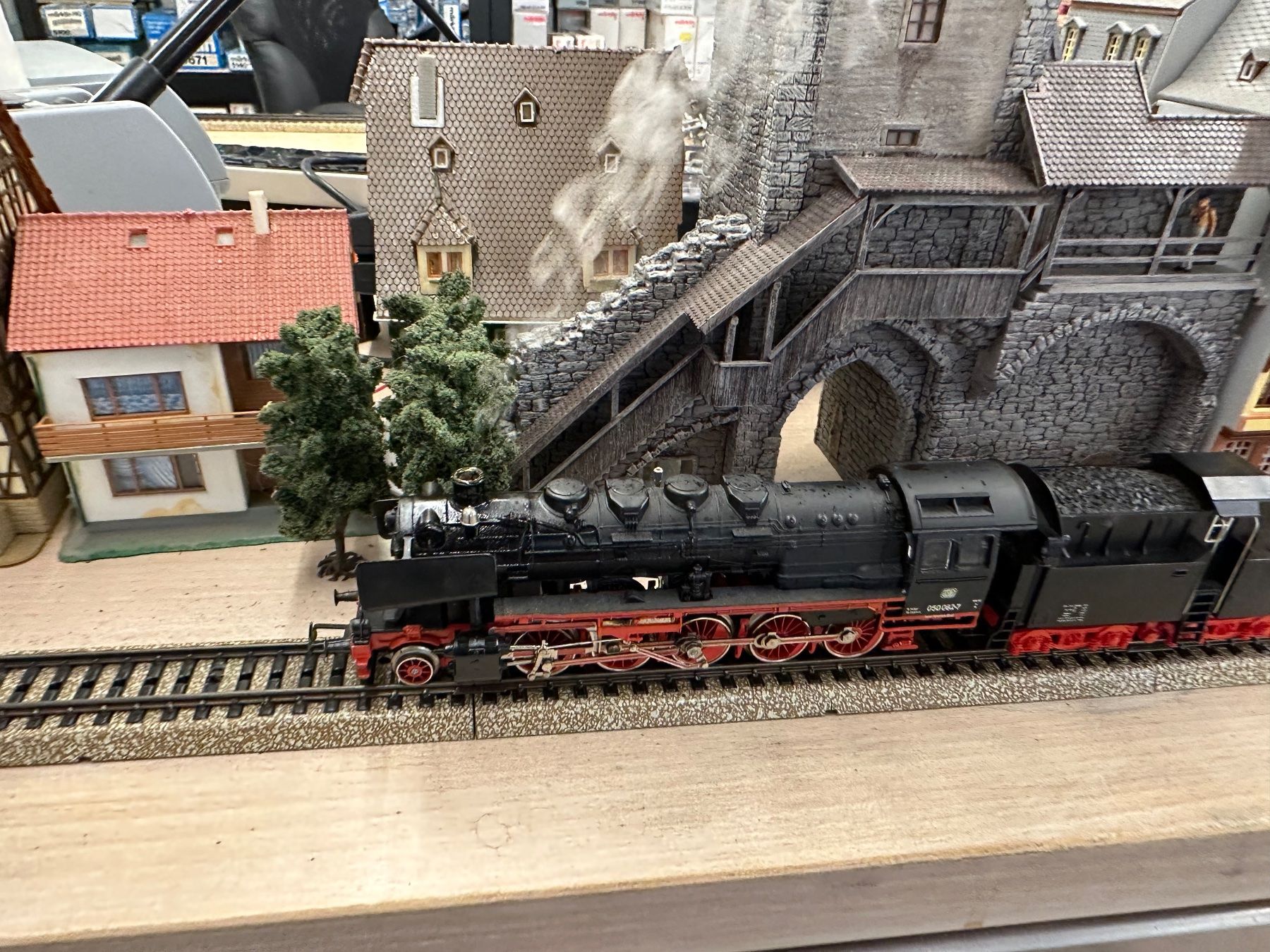 Märklin Modelleisenbahnen: Märklin 3084 DB BR 50 Personenzug – Gebraucht aus Lupsingen von New-Haven 1