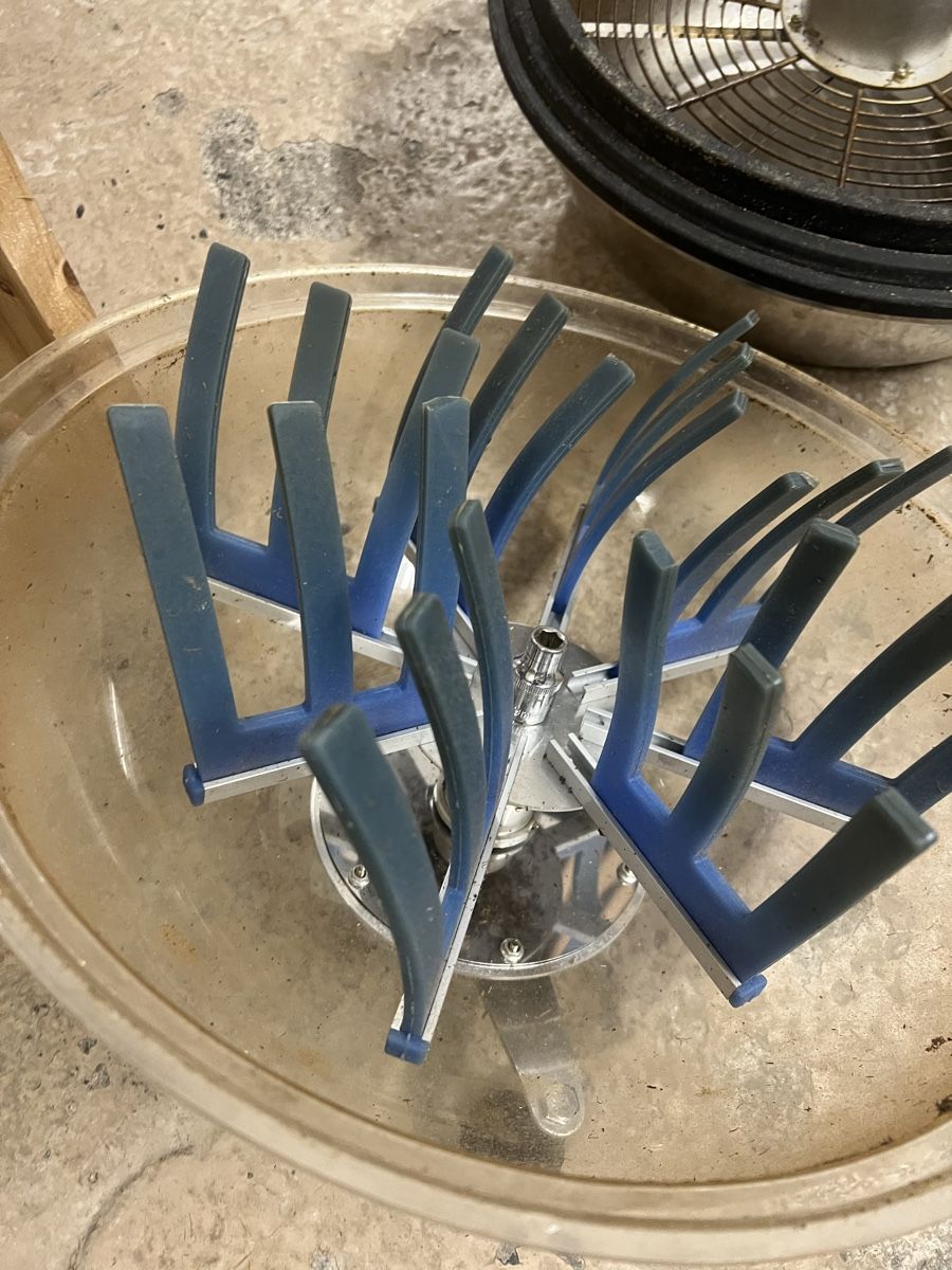 Tutte le macchine: Bud Bowl Trimmer – Usato da Zürich venduto da cac3 2