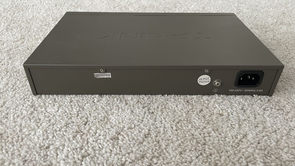 TP-Link Hub & Switch: TP-Link TL – 24-Port Gigabit Switch – Usato da Ramlinsburg venduto da Meeliinaa 2
