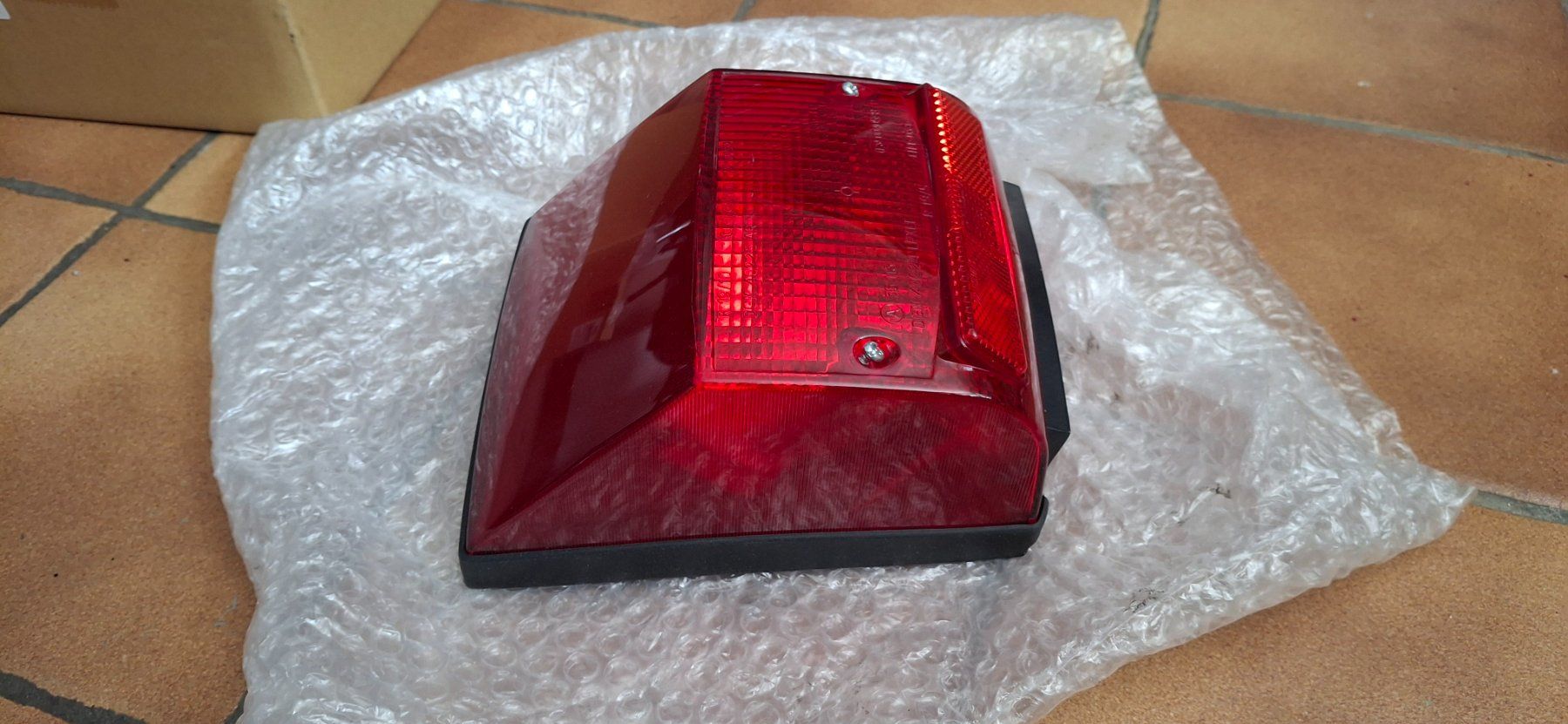 Vespa Toutes les pièces détachées moto: Vespa PX Tail Light – Neuf (Voir description) à Vezia par rob_hz8f 3