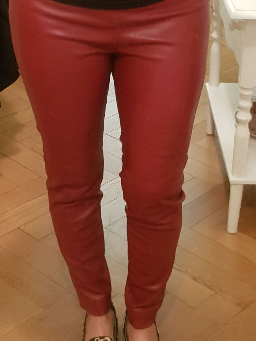 Pantaloni: Hose Kunstleder von Mango – Nuovo (secondo la descrizione) da Küsnacht ZH venduto da 2011_ 1
