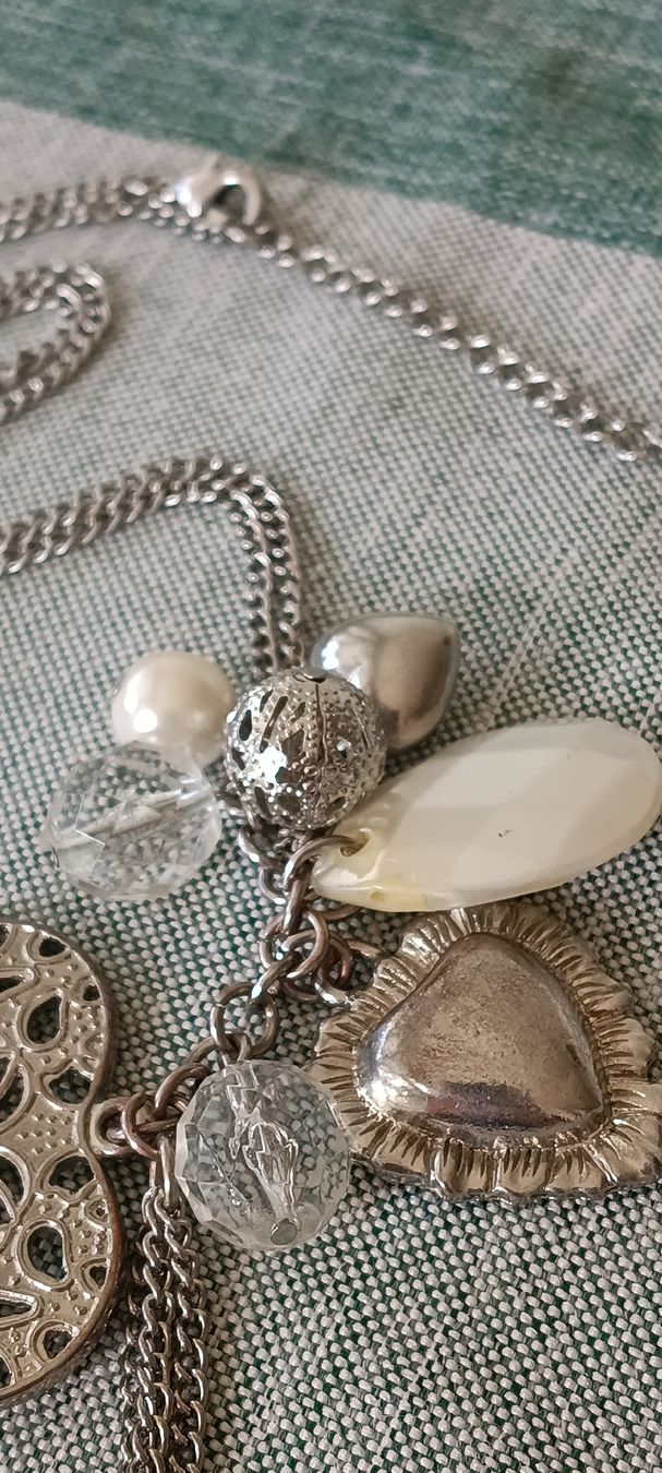 Ciondoli: Stylish Silver Heart Statement Necklace, Summer Bling! – Nuovo (secondo la descrizione) da Zürich venduto da cat_9cvz 1