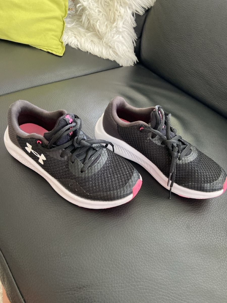 Under Armour Scarpe per ragazzi: Under Armour Gr. 35 hallenschuh, top! – Usato da Galgenen venduto da Hawaii021