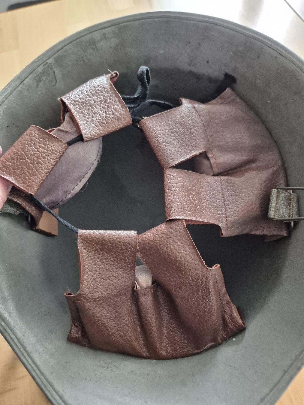 Uniformen & Effekten: Armeehelm – Gebraucht aus Vilters von Fleiflomi 2