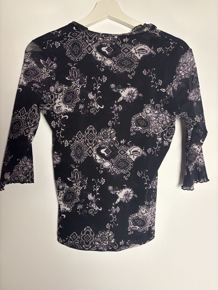 Top: vintage graphic y2k mesh top – Usato da Leissigen venduto da lamooniade 3