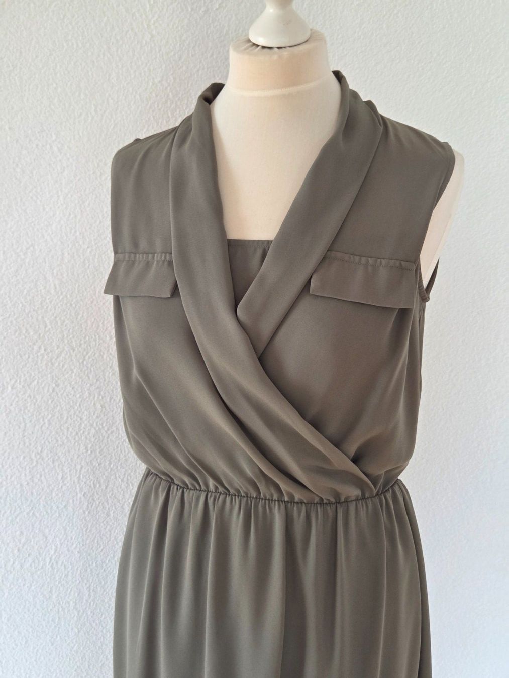 Vestiti: Freizeitkleid Kiabi grün – Usato da Wängi venduto da Bibo4. 3