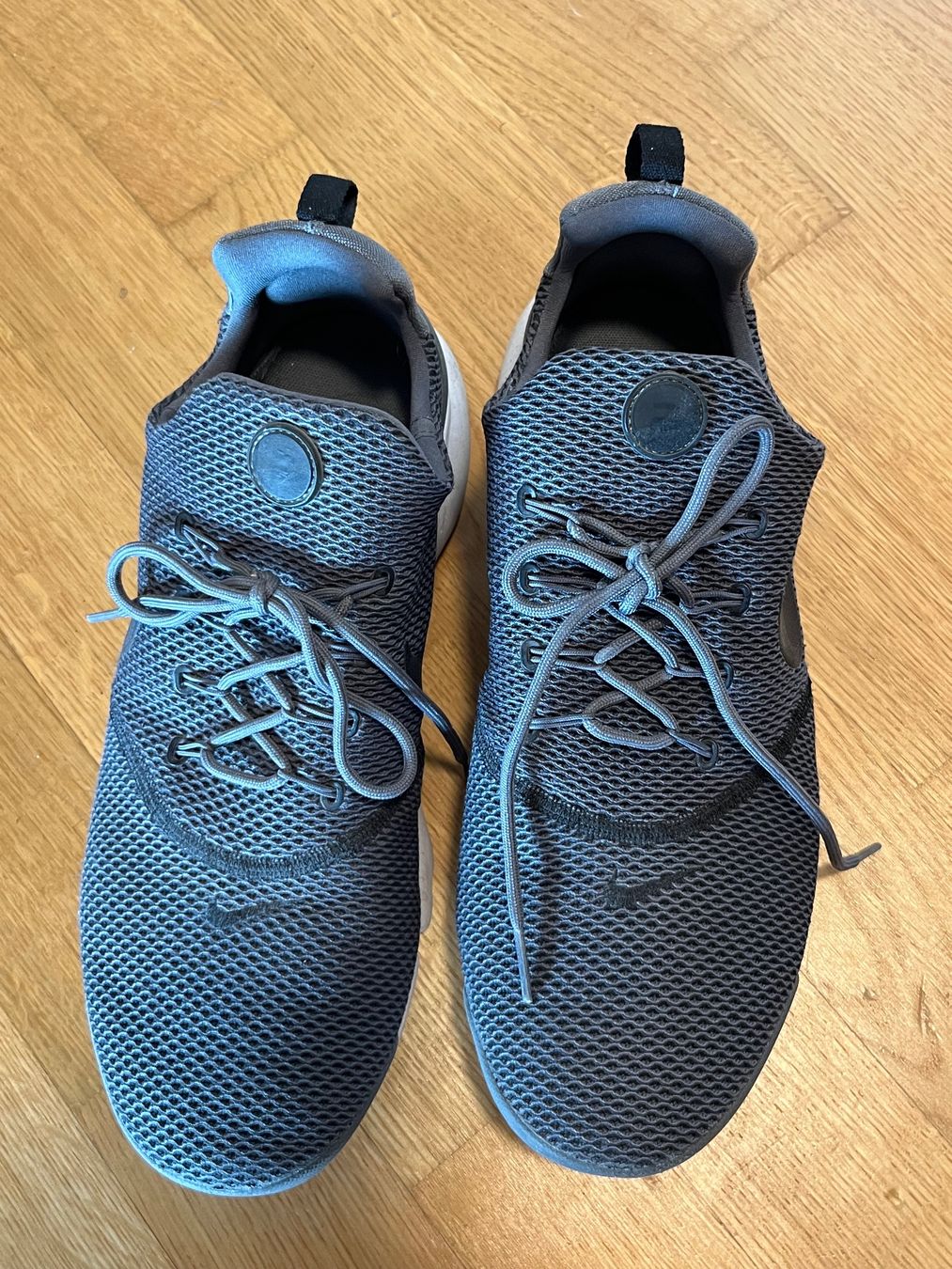 Scarpe da uomo: Sneaker Nike Darwin Wolf Grey Grösse 44 – Usato da Hinterkappelen venduto da Kim1992