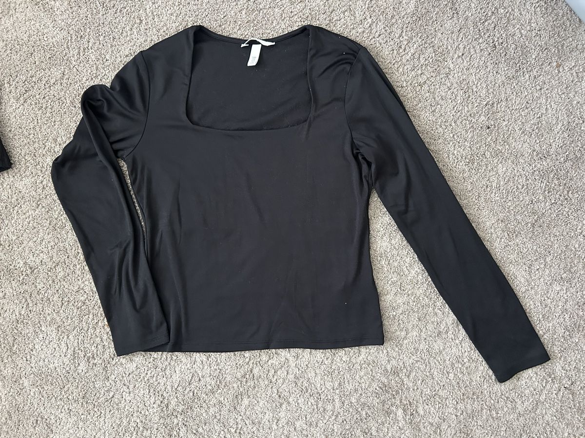 H&M Top: H&M Top | Gr M – Nuovo (secondo la descrizione) da Kloten venduto da lga_zy7n