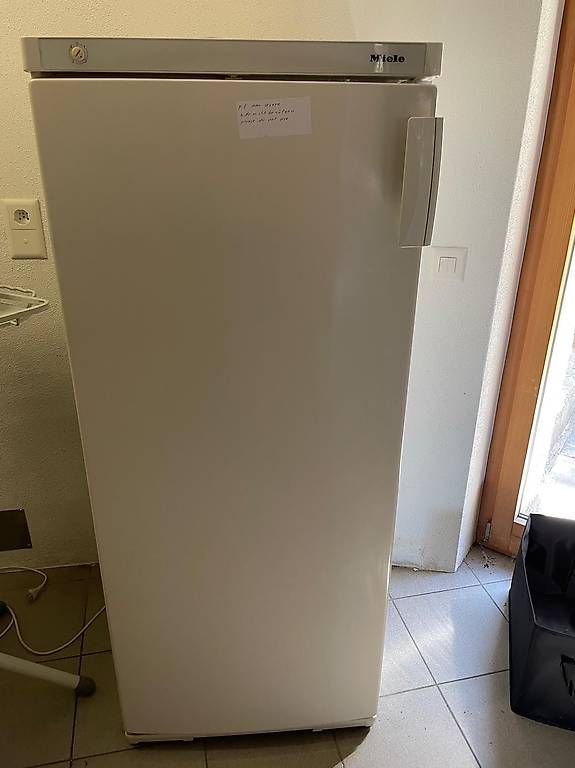 Kühlschrank: Frigorifero marca Miele – Gebraucht aus Giubiasco von erm_ngb5 1
