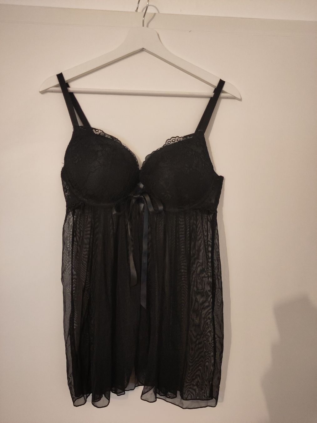 Altra biancheria intima: Schwarzes Negligé mit Spitze – Usato da Bettlach venduto da Dkennis