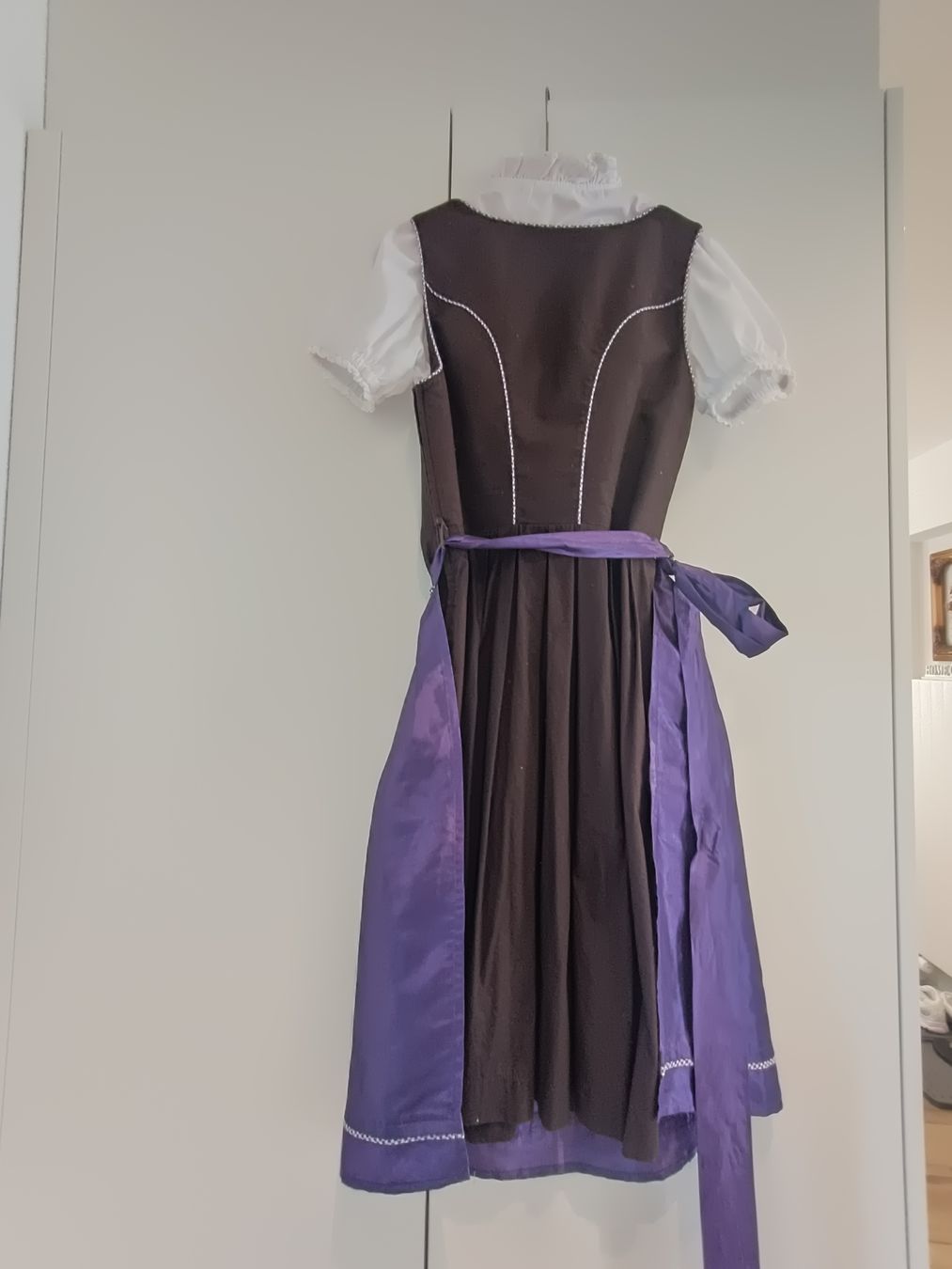Costumi: Dirndl Stockerpoint bunkle braun lila mit Bluse Grösse 40 – Usato da Egnach venduto da TTLL 1