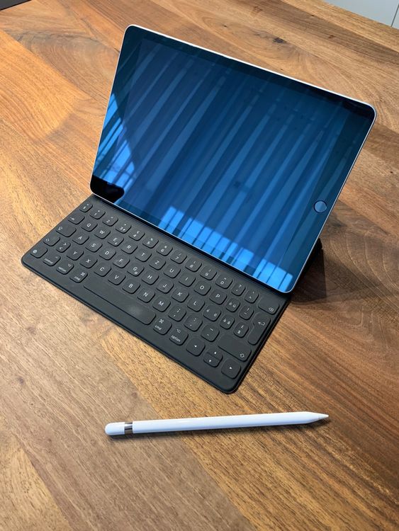 iPad 9. Generation, 64GB mit Pencil & Smart Keyboard | Kaufen auf Ricardo