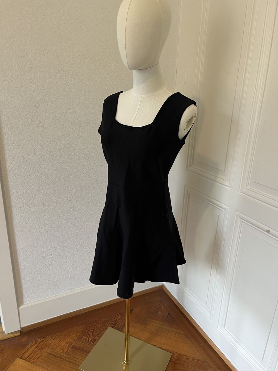 Vestiti: BCBGMaxAzria Elegant mini Black Dress – Usato da Genève venduto da nba_l98n 2