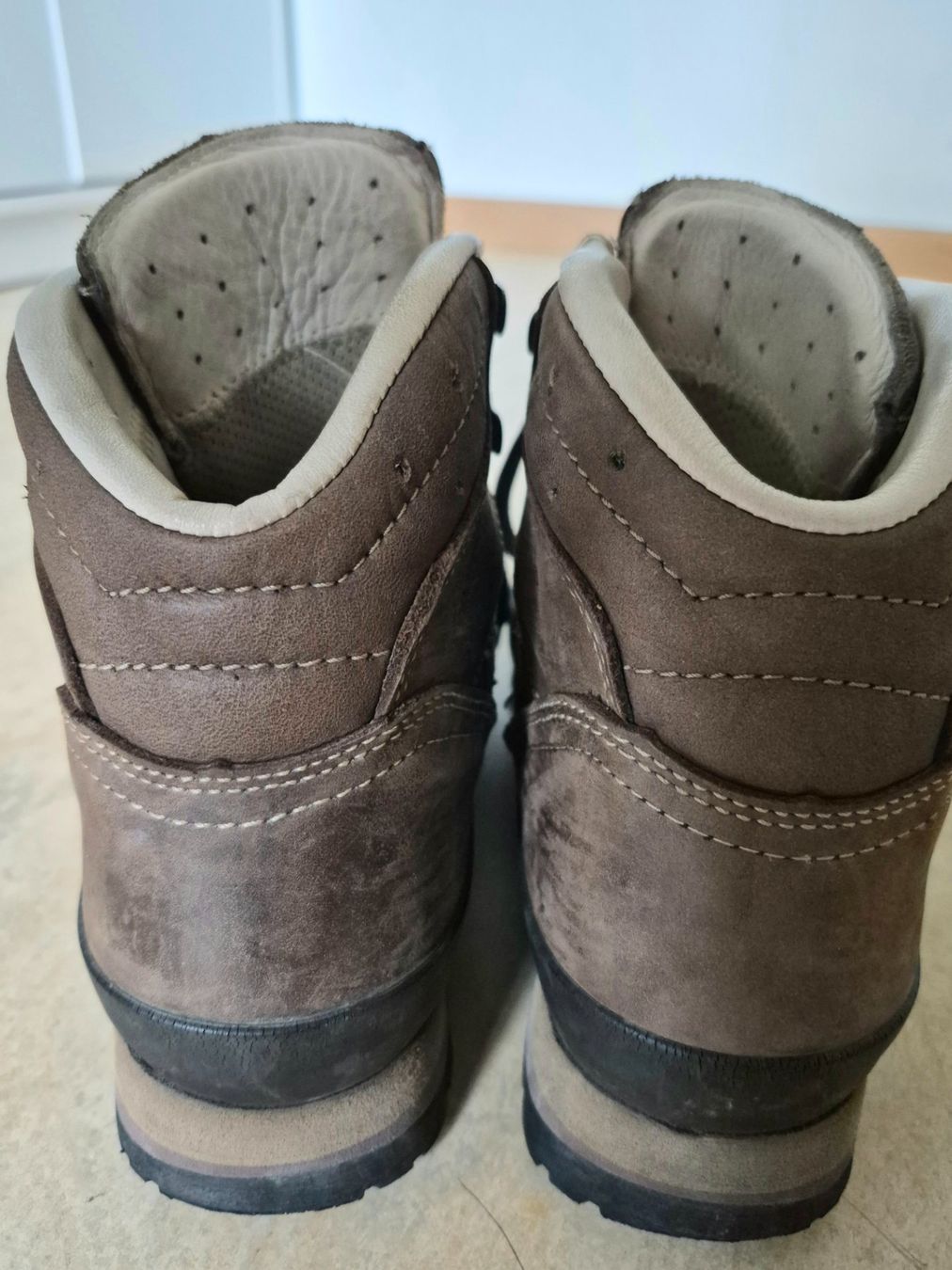 Meindl Scarpe da donna: Meindl Borneo 2 MFS Wanderschuhe Kat. B, Gr. 38 – Usato da Winterthur venduto da EH47 1