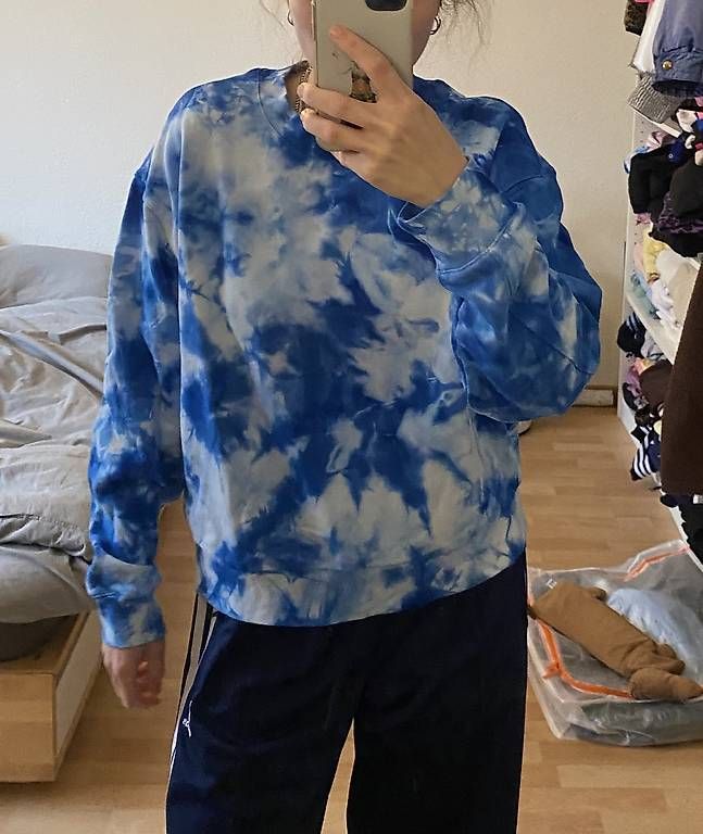 Weekday Pullover & Sweatshirts: Sweater blau Batik Pullover dunkelblau – Gebraucht aus Bern von n-dine 4