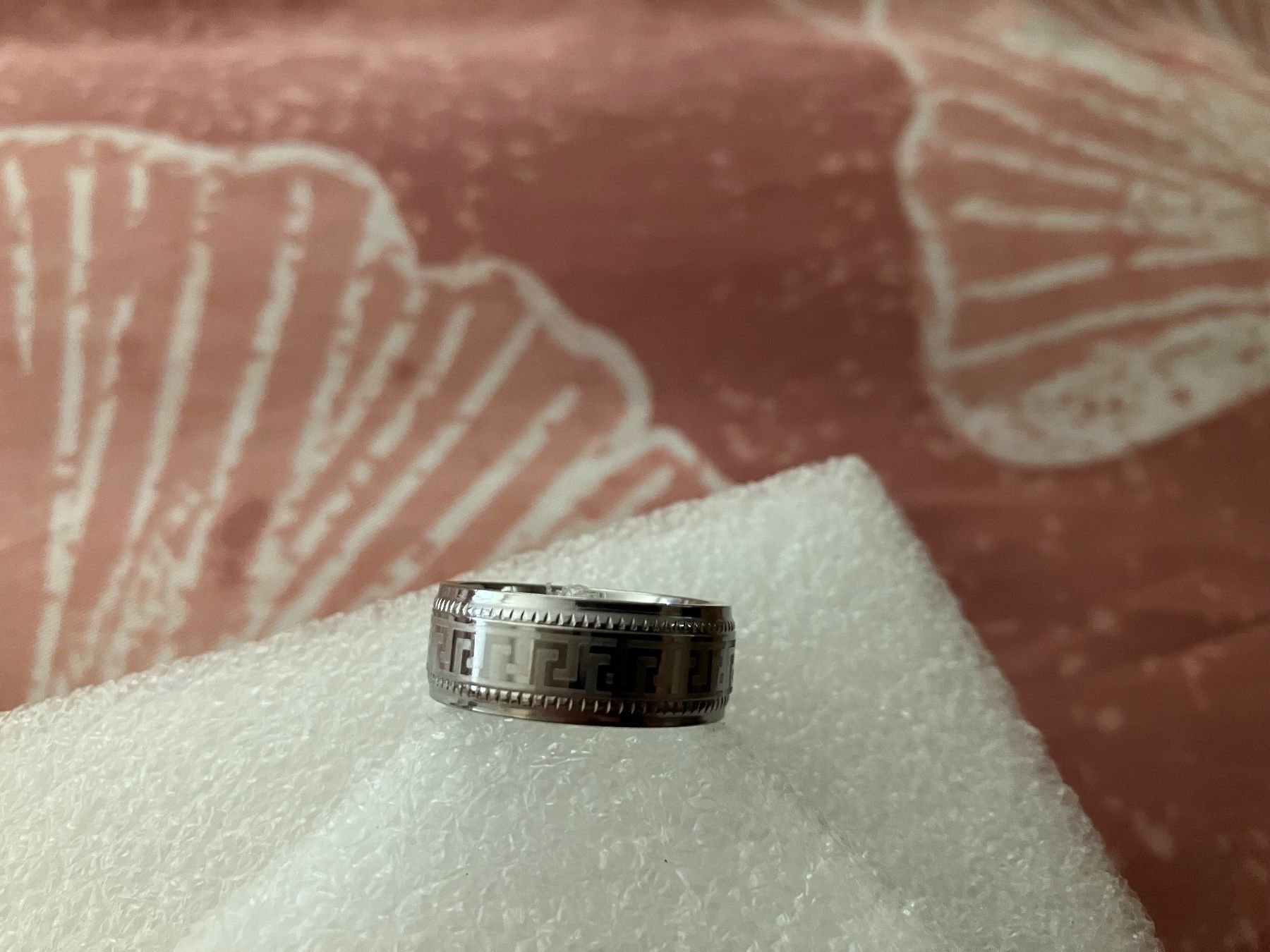 Ringe: Edelstahl Ring 201 mit klassischem Mittelmuster,silberfarben – Neu (gemäss Beschreibung) aus Affoltern am Albis von Dlotti