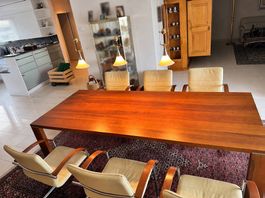 Design-Essgruppe  Massivholz Nussbaum mit 6 Lederstühlen
