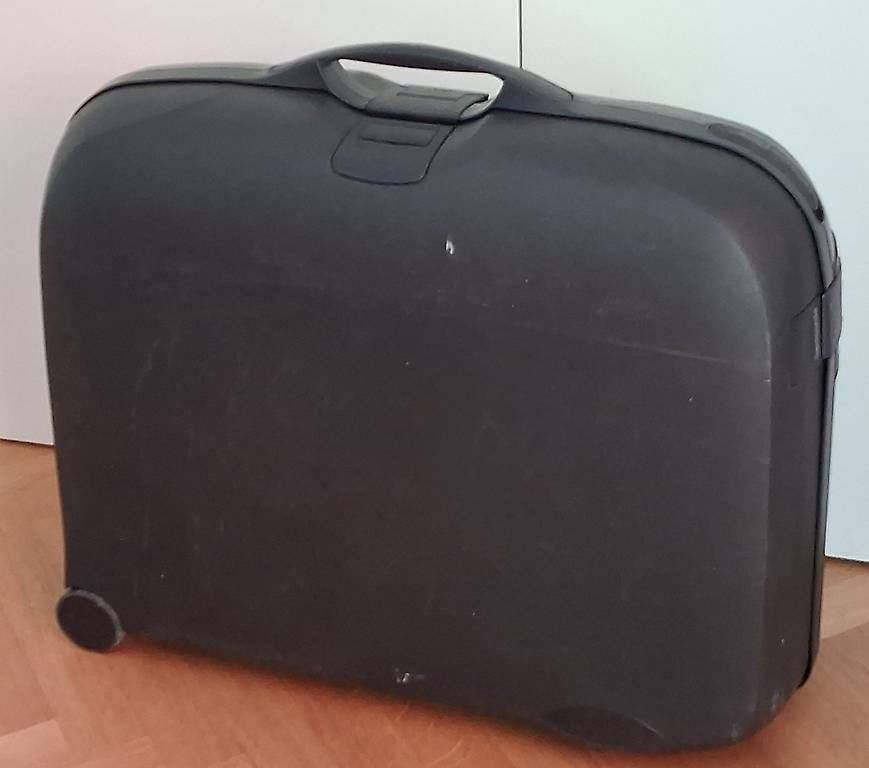 Reisekoffer: Samsonite schwarzer Hartschalenkoffer – Gebraucht aus Basel von Bernhard_C