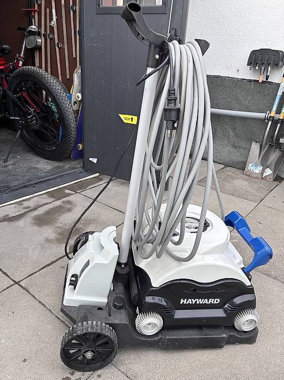 Accessori per Piscine: Pool Roboter Hayward – Usato da Attiswil venduto da maialina