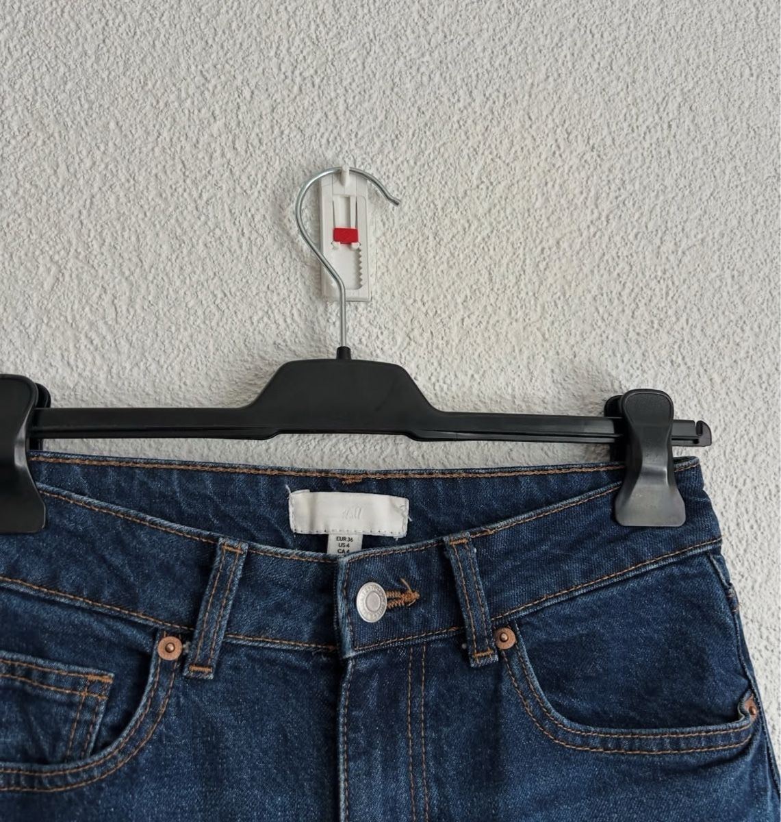 H&M Jeans: Mom Jeans H&M dunkelblau – Usato da Chur venduto da faja7000 2