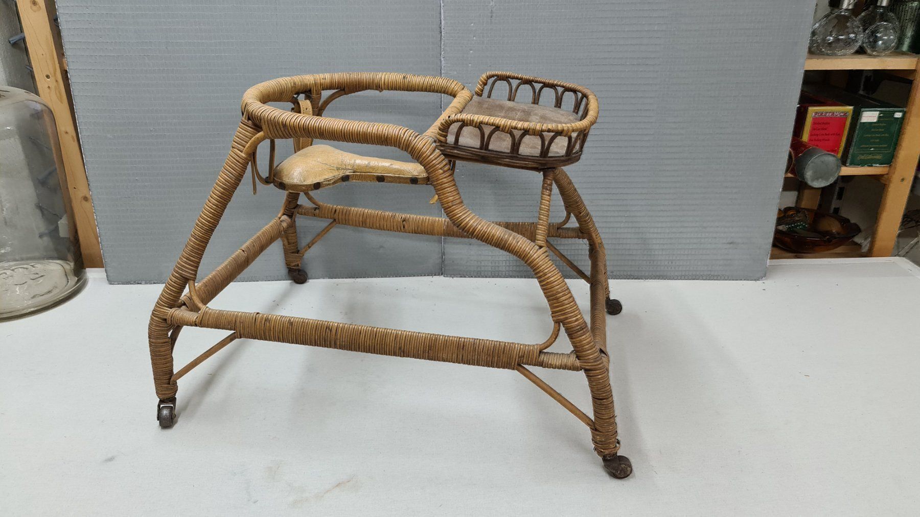 Veicoli per bambini: Antiker Kinder Laufwagen – Usato da Sins venduto da sagitarius58