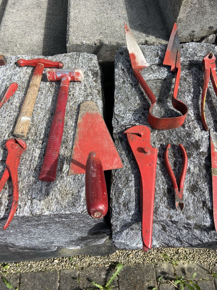 Alle Werkzeuge: Alte, rot-angemalte Werkzeuge – Defekt aus Schötz von Willibandi 6