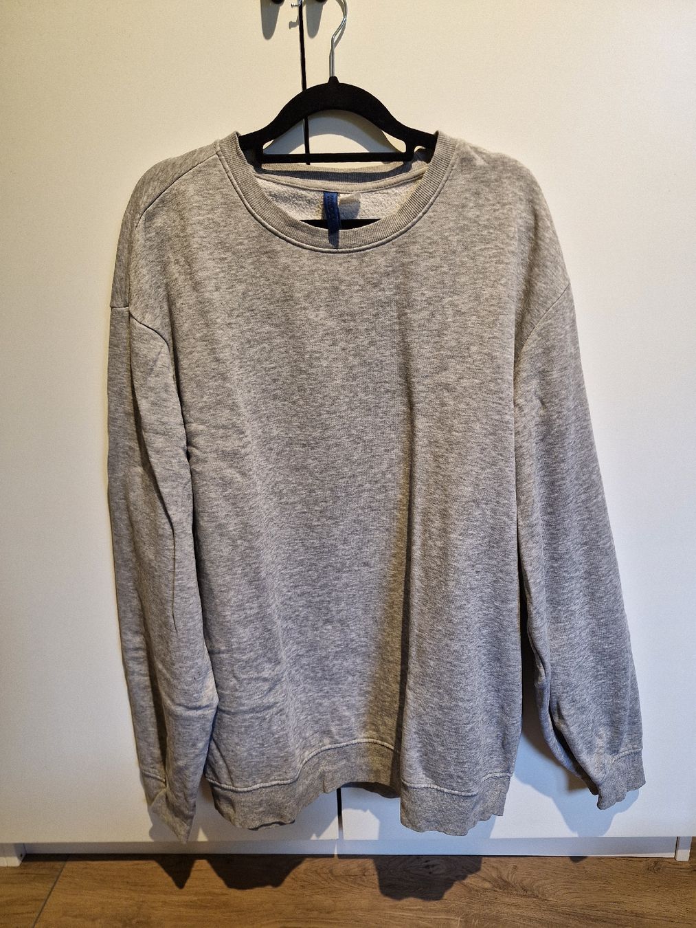 H&M Maglioni & Felpe: Grauer Pullover – Usato da Muotathal venduto da Sereina-muheim