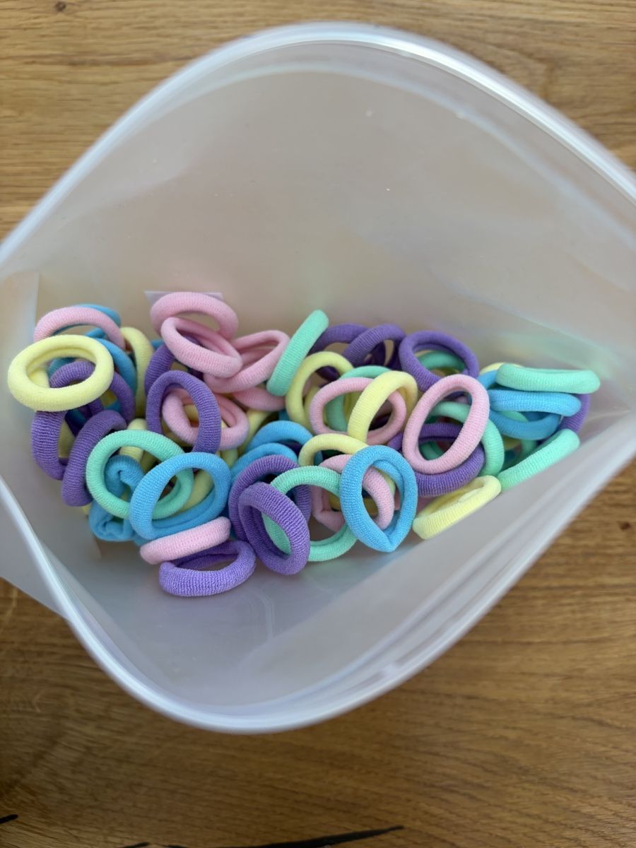 Accessori per capelli: 100 Haargummis Pastellfarben, NEU! – Nuovo e nell'imballaggio originale da Hinwil venduto da crn139 1