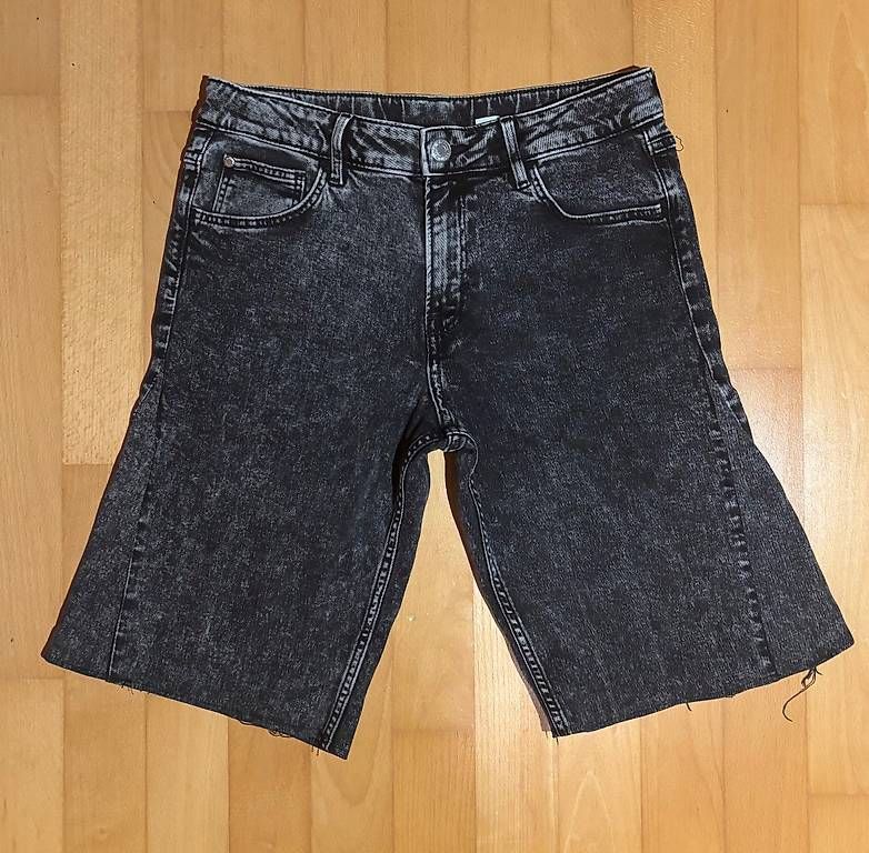 Pantaloni: Y2K Flared Shorts – Usato da Beckenried venduto da ema_t6cf