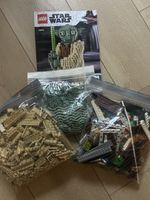 LEGO Star Wars Yoda 75255 Set mit Anleitung zerlegt