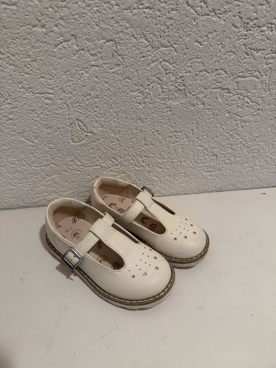 Next Scarpe per ragazze: Ballerines blanches – Next – Usato da Bouveret venduto da HannaTkachenko