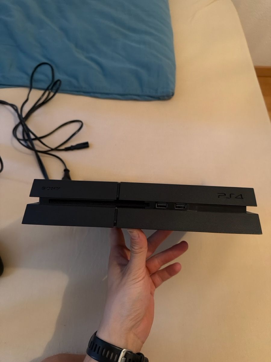 Sony Console: Sony PlayStation 4 Konsole schwarz mit Controller  – Nuovo (secondo la descrizione) da Oftringen venduto da Kad.Ha 1