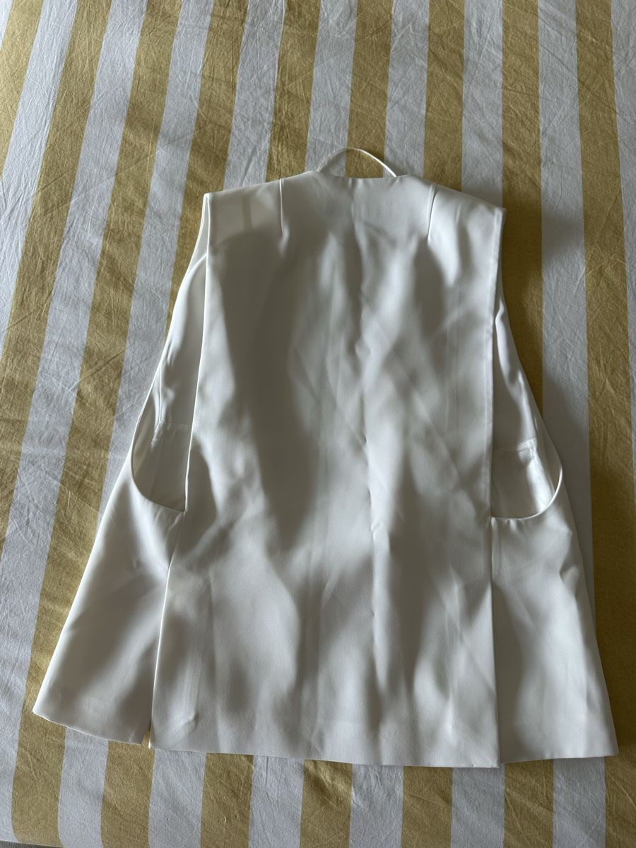 Zara Gilet & Giacche senza maniche: White waistcoat – Nuovo e nell'imballaggio originale da Buchrain venduto da Franciscacsousa 2