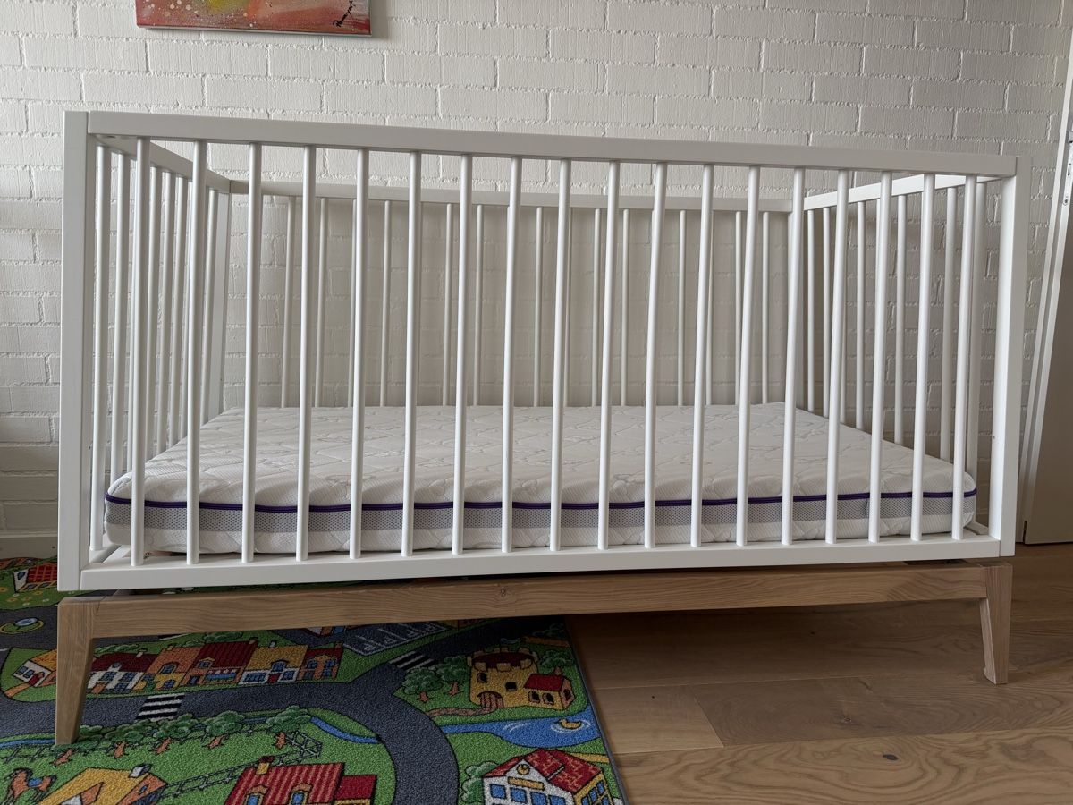 Leander Letti: Kinderbett - Leander Luna Babybett, weiss/Eiche – Usato da Zollikon venduto da sibnin 1