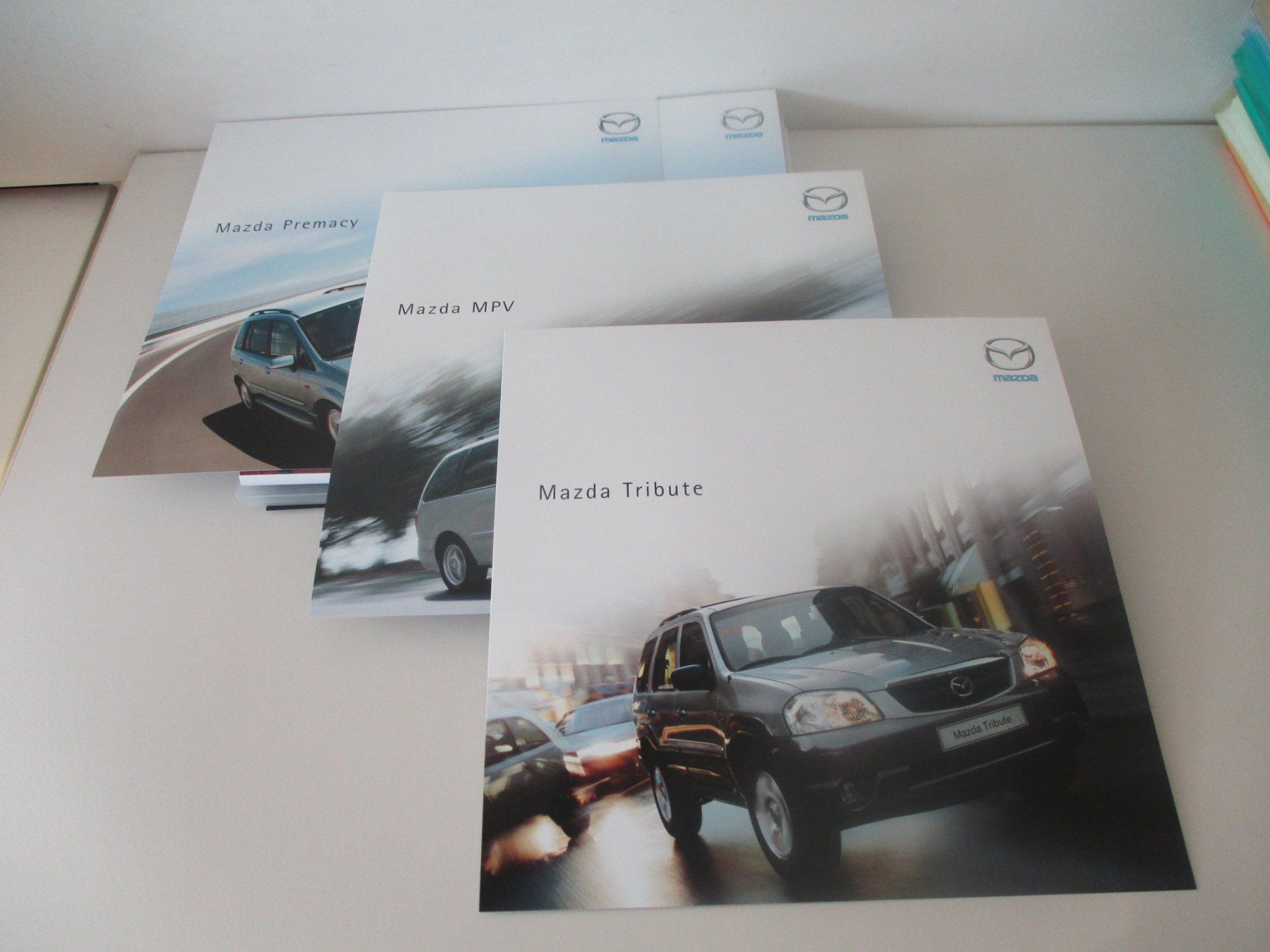 Mazda Dokumente: PROSPEKTE MAZDA TRIBUTE / MPV UND PREMACY 3ER SET – Gebraucht aus Langnau i. E. von Superseven69