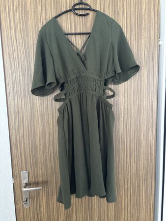 Damen Kleid olivgrün Polyester Grösse M guter Zustand