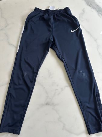 Nike Kinder Trainerhose Gr. 137-147