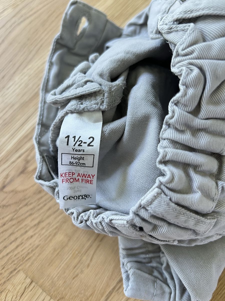 Pantaloni: Jeans Baby Grau Gr.86/92 George. – Usato da Zollikerberg venduto da Huglina 1