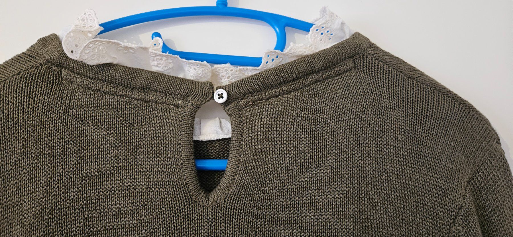 Maglioni & Felpe: Lässiger Strickpulli mit Bluseneinsatz Gr.44/46 Oliv & Creme – Nuovo (secondo la descrizione) da Zweidlen venduto da Shubli 5